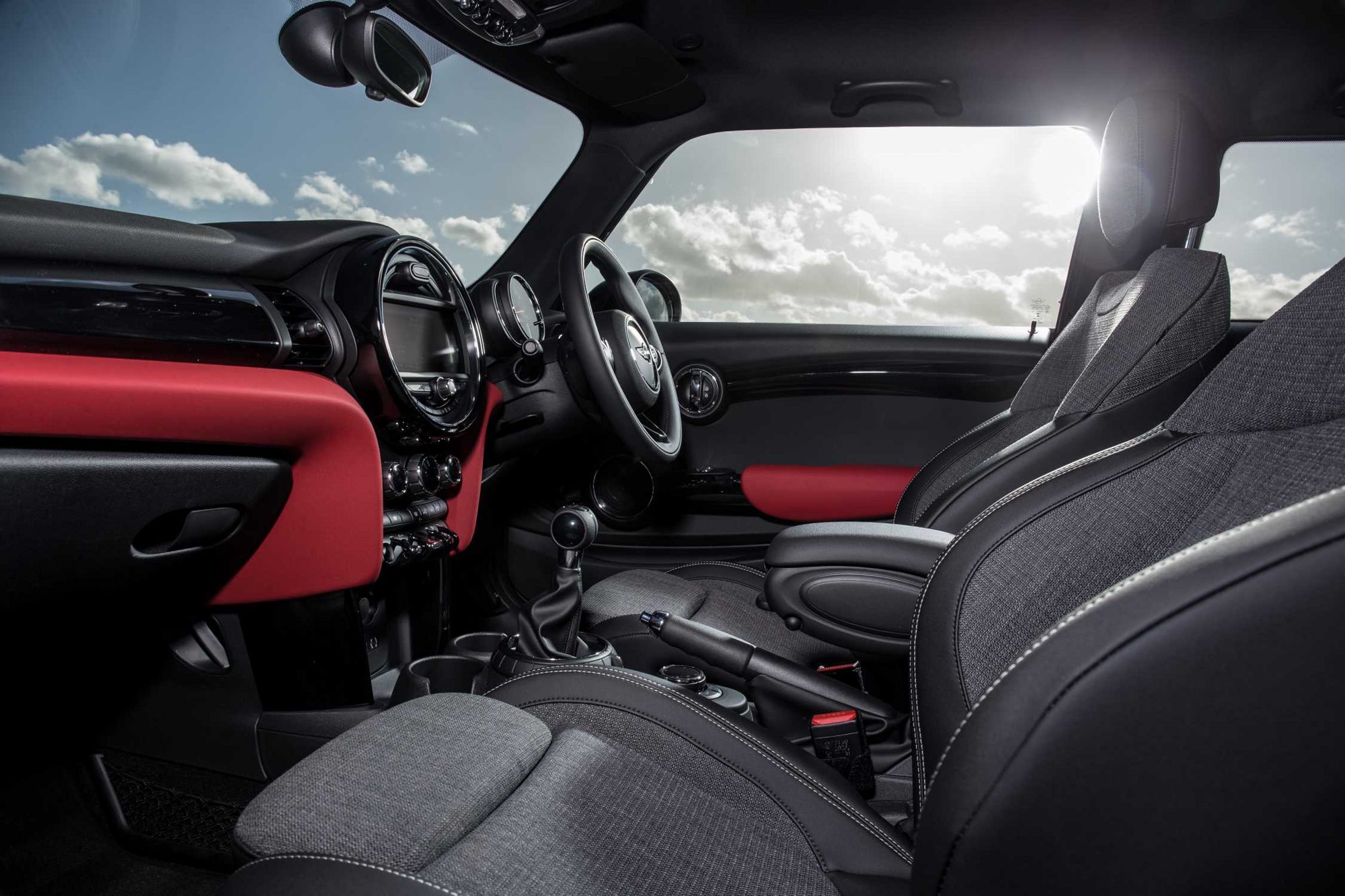 25 ans de design MINI chez BMW Group : du Classic Mini à l'icône moderne