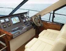 Sealine F450 - NI LE NOTRANJOST. JE OKVIR VAŠEGA BREZSKRBNEGA ŽIVLJENJA.