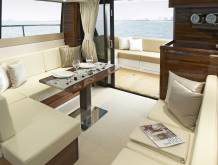 Sealine F450 - TO NI LE NOTRANJOST. TO JE OKVIR VAŠEGA BREZSKRBNEGA ŽIVLJENJA.